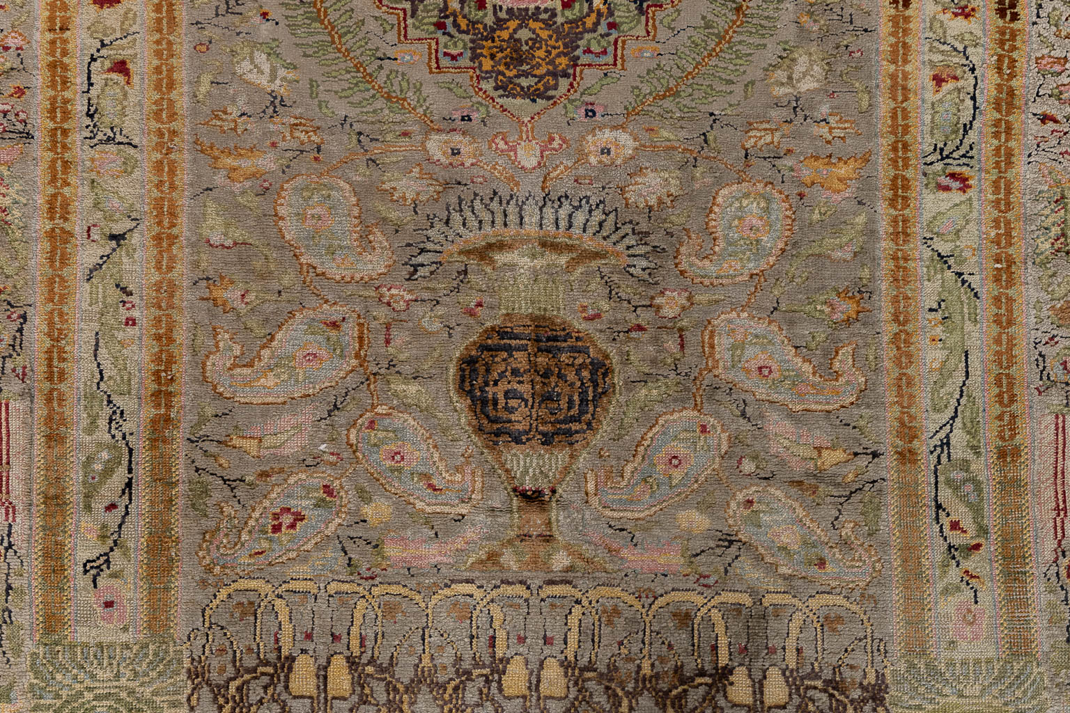 An Oriental hand-made prayer rug, Isfahan/Isphahan. (L:177 x W:128 cm)