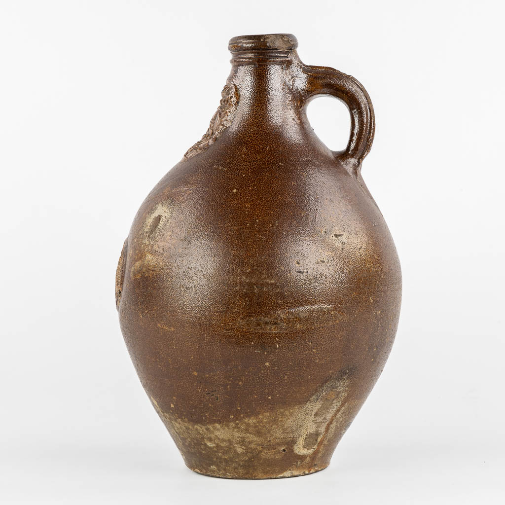 A Bartmann jug with 1 cartouche. Mid-17th C. (H:34 x D:20 cm)