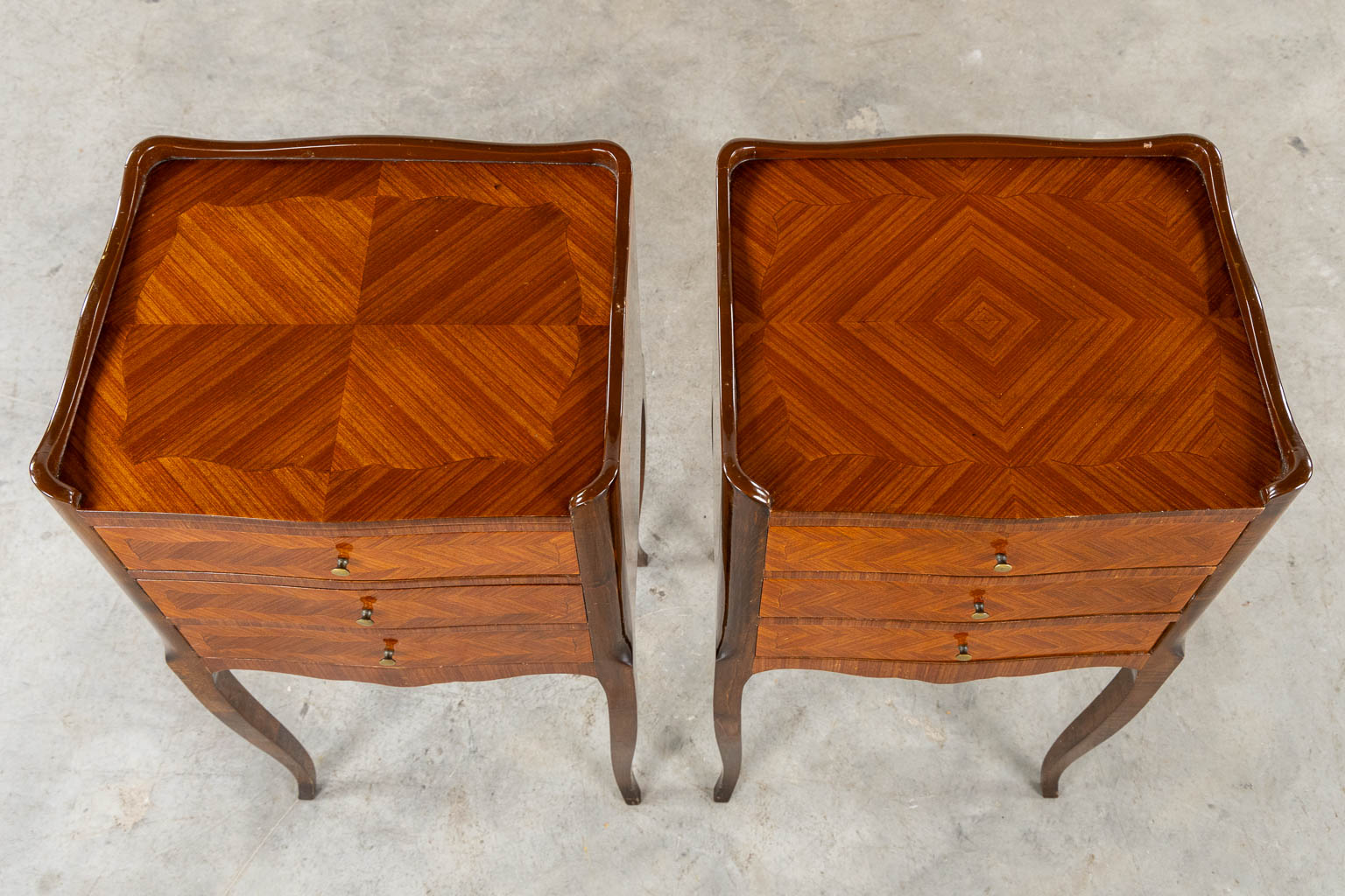 A pair of nightstands, marquetry inlay, circa 1980. (L:33 x W:39 x H:75 cm)