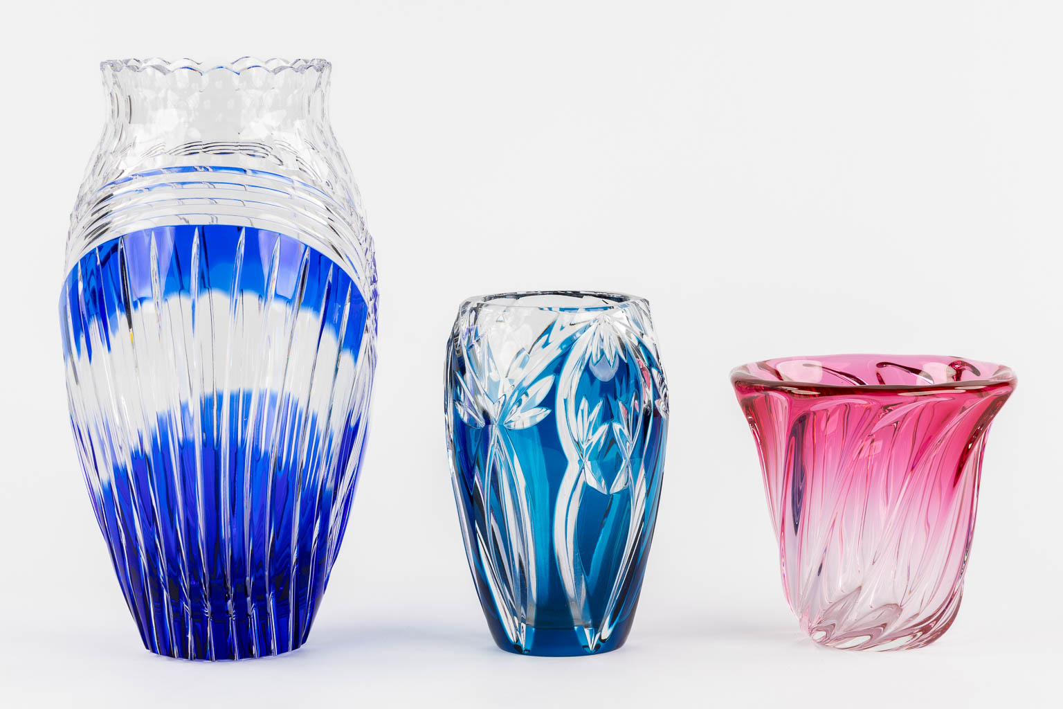 Val Saint Lambert, three coloured crystal vases. (H:29,5 x D:13,5 cm)