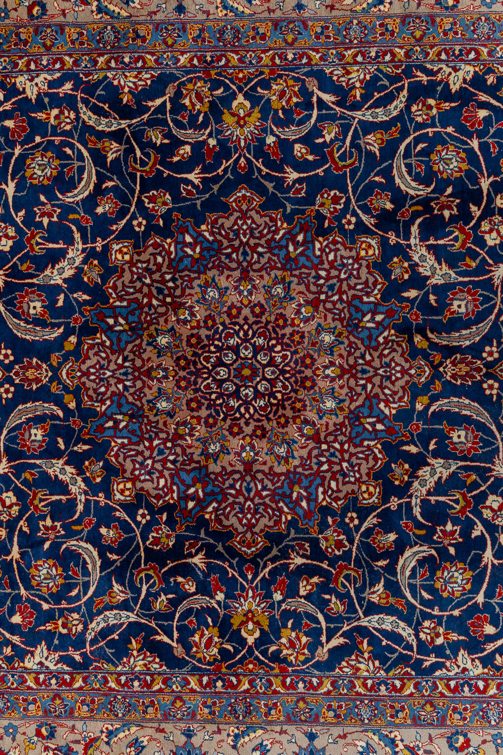 An Oriental hand-made carpet, Moud. (W:154 x H:228 cm)