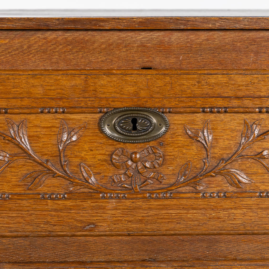 A three-drawer commode, Louis XVI. 18th C. (L:57 x W:123 x H:93 cm)