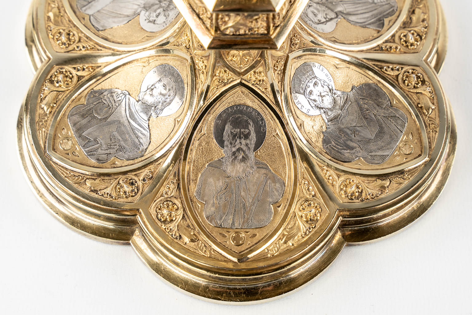 A magnificent quality Gothic Revival Chalice, engraved images of 18 apostles and saints, 19th C. 1,357kg. 