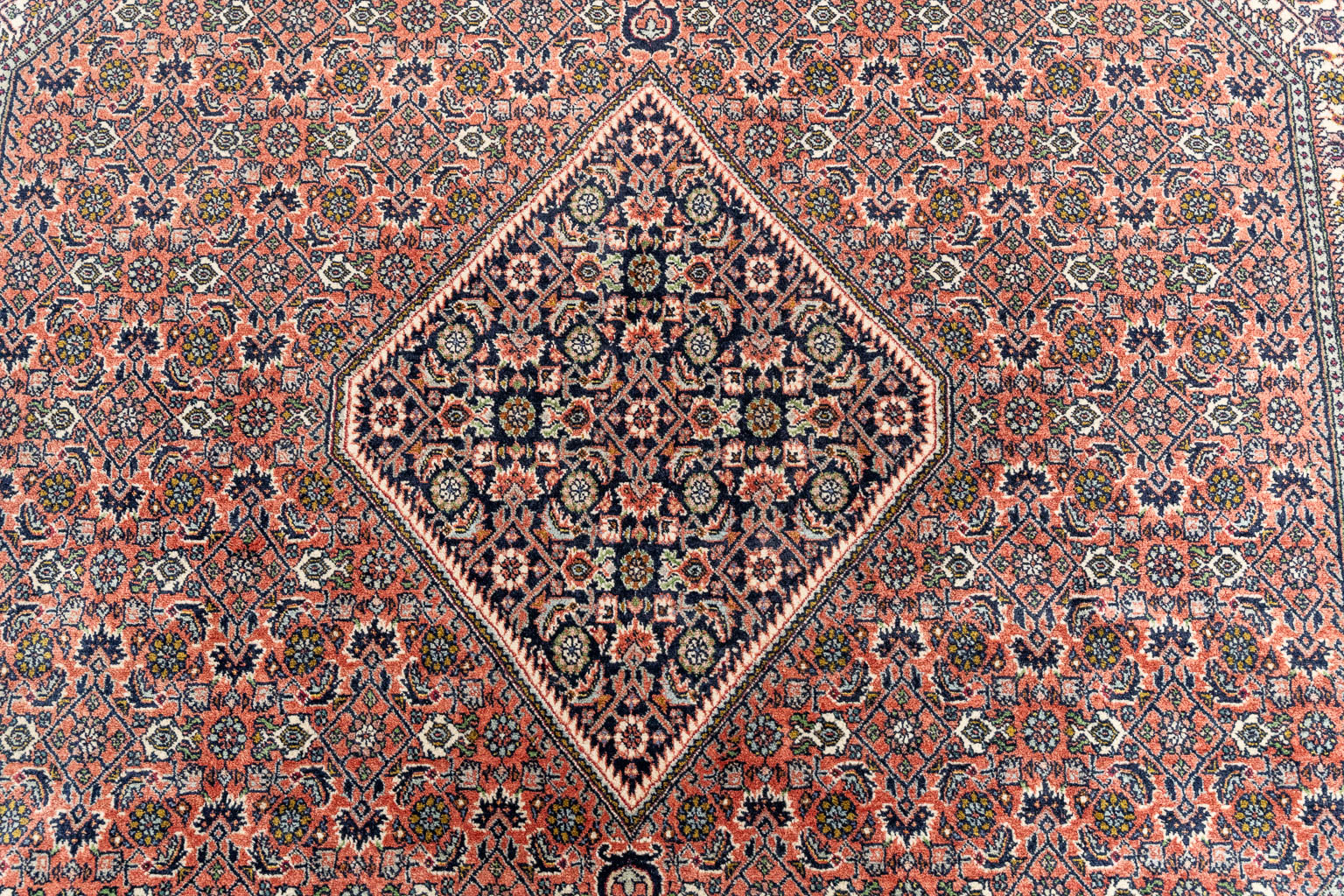 A Persian hand-made carpet, Bidjar. Iran. (L:203 x W:295 cm)