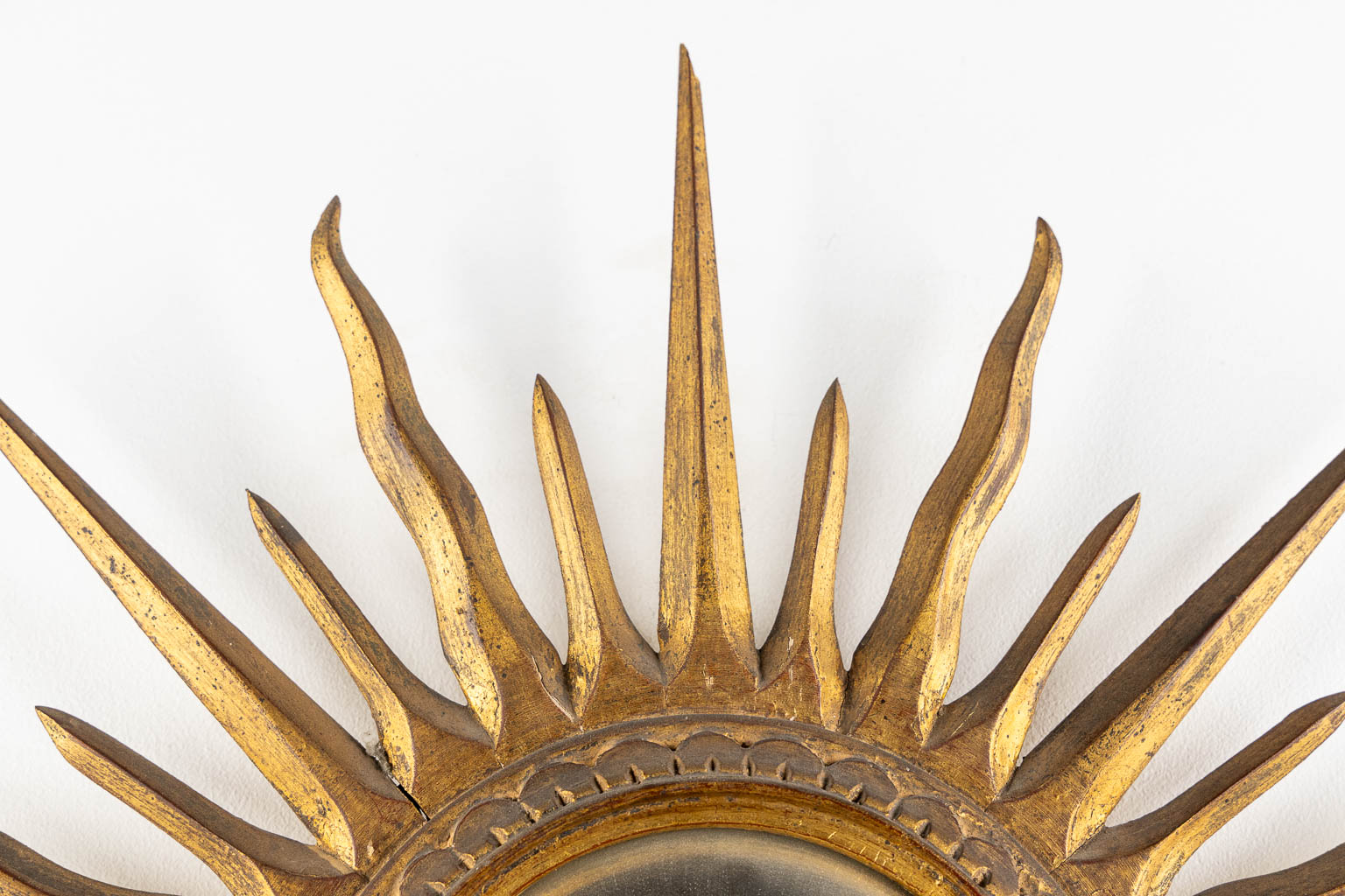 A sunburst mirror, gilt and sculptured wood. (D:66 cm)