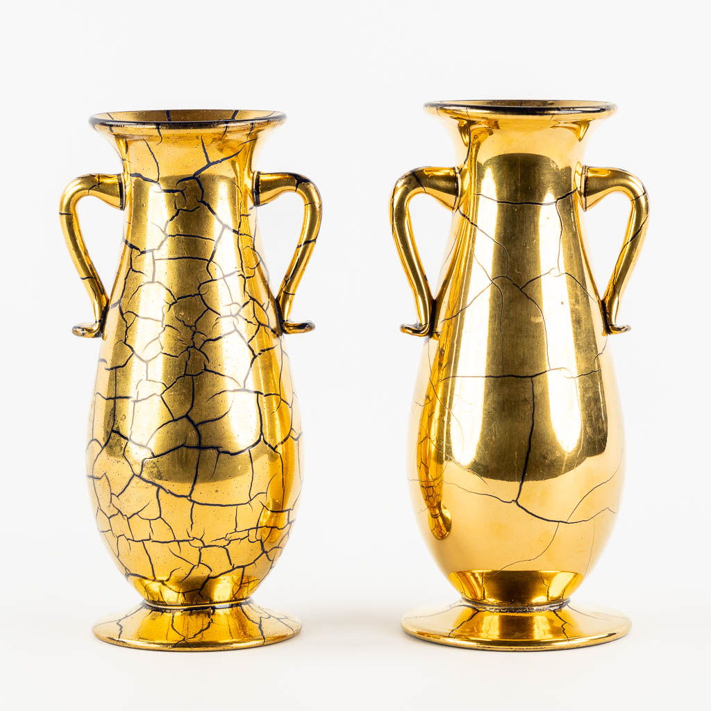 Verrerie de Saint-Prex, a pair of art glass vases. Swiss. (W:11,5 x H:22 cm)