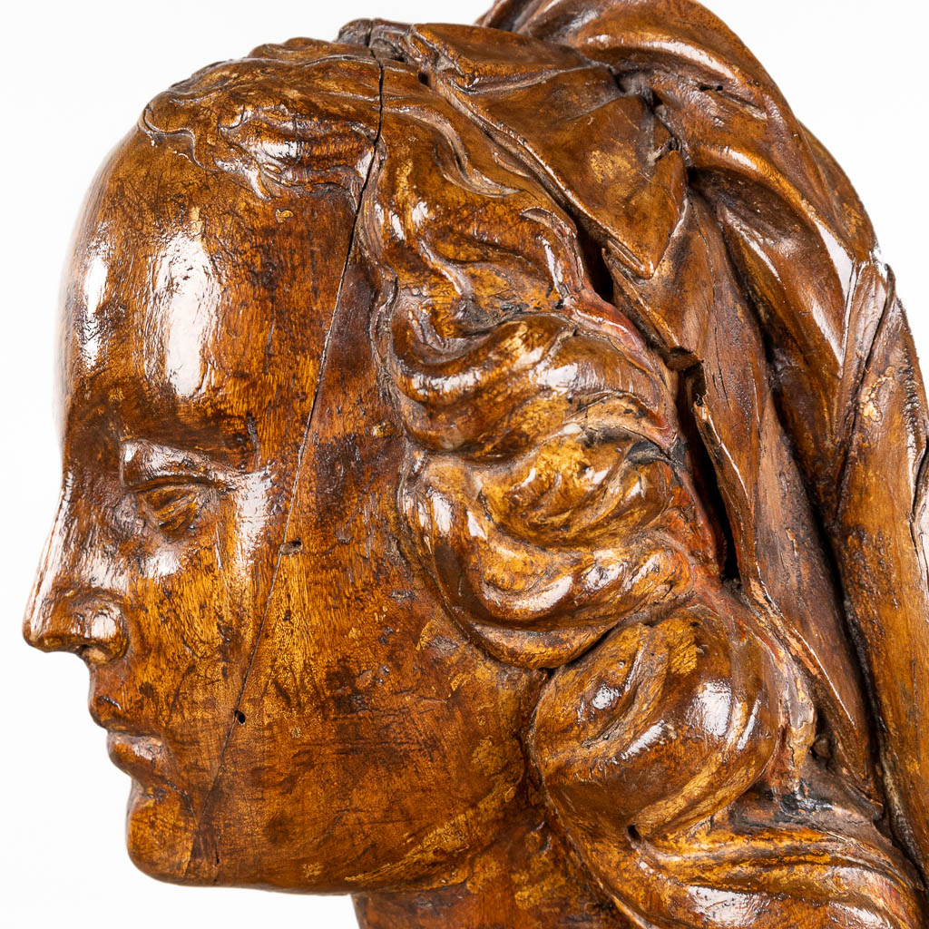 An antique wood sculpture, a figurine of a noble lady. 17th/18th C. (L:30 x W:53 x H:123 cm)