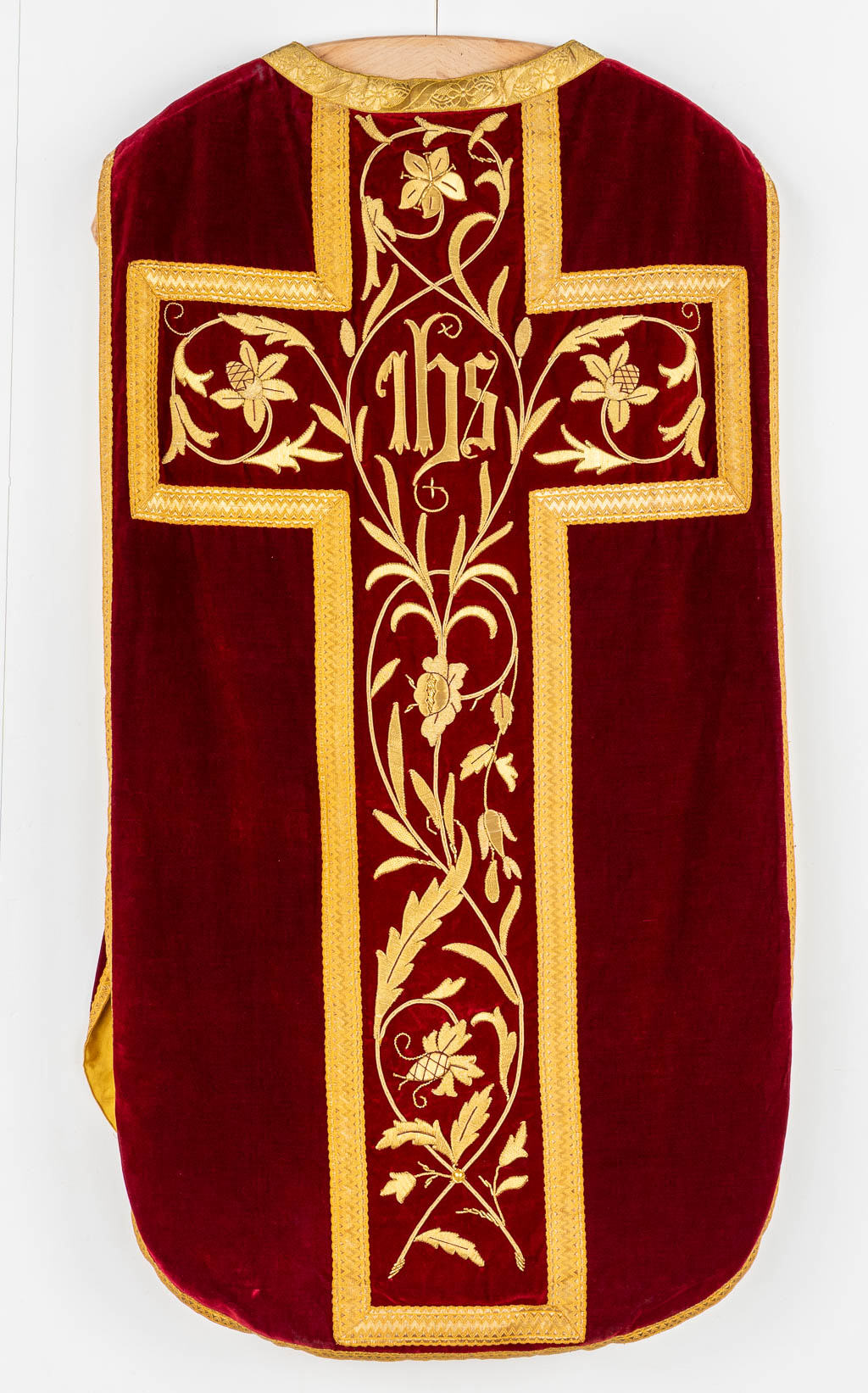 Three Roman Chasubles, Two stola, two pillows and a Humeral Veil. Thick gold thread embroideries.