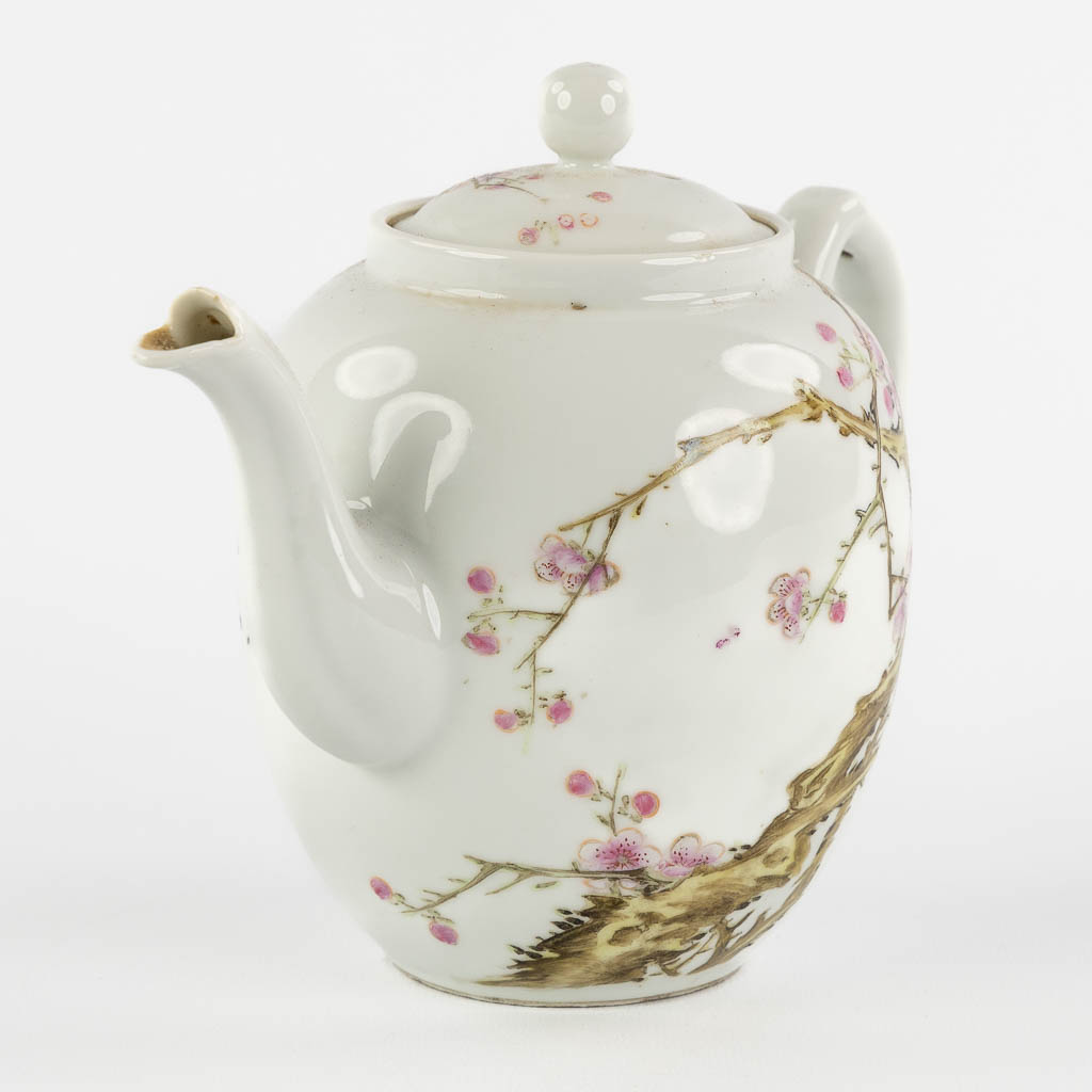 A Chinese Famille Rose teapot with a floral decor and calligraphy. 19th/20th C. (L:12 x W:21 x H:16 cm)