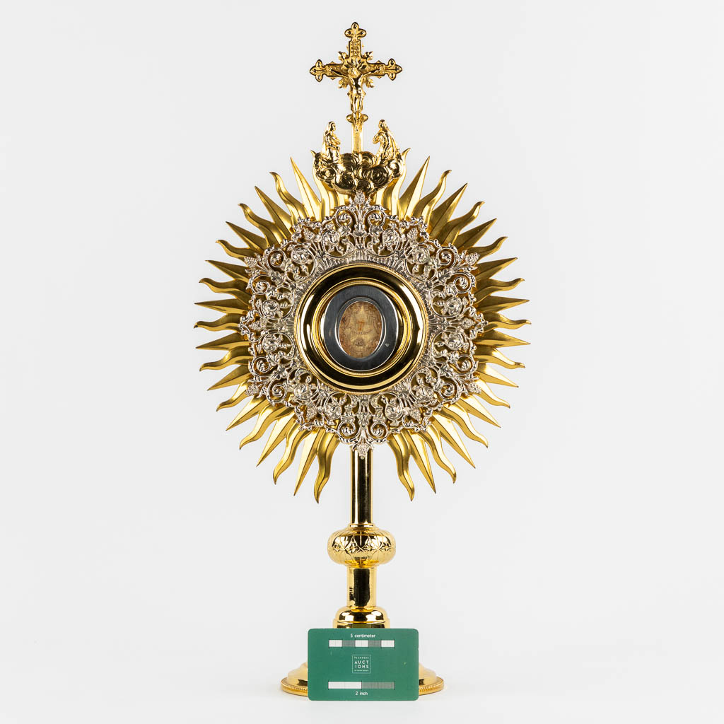 A sunburst monstrance with a multi-theca 