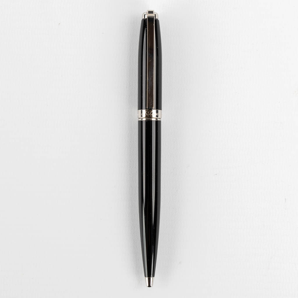 Montblanc, Balmain, Waterman, Dupont, potlood, balpen en portefeuilles.