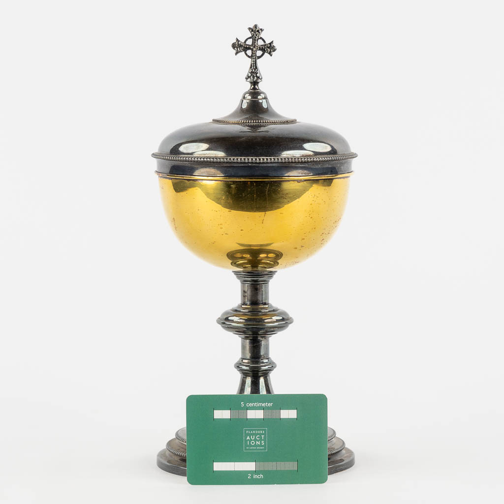 A small ciboria with cuppa, Paris, France, 1819-1838. Added ciboria. (H:28 x D:13 cm).  Church use.