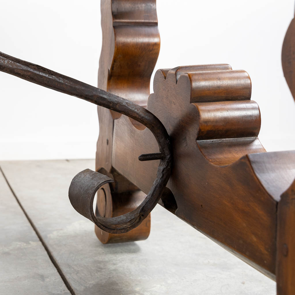 A highly exceptional Spanish tabel, single slab table top, walnut, 19th C. (L:94 x W:473 x H:80 cm)