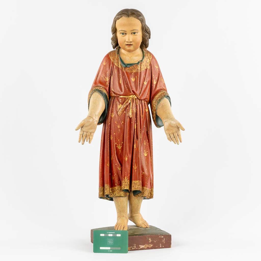 Een antieke houtsculptuur en rijk gepatineerde figuur van Jezus Christus. (c.1900)