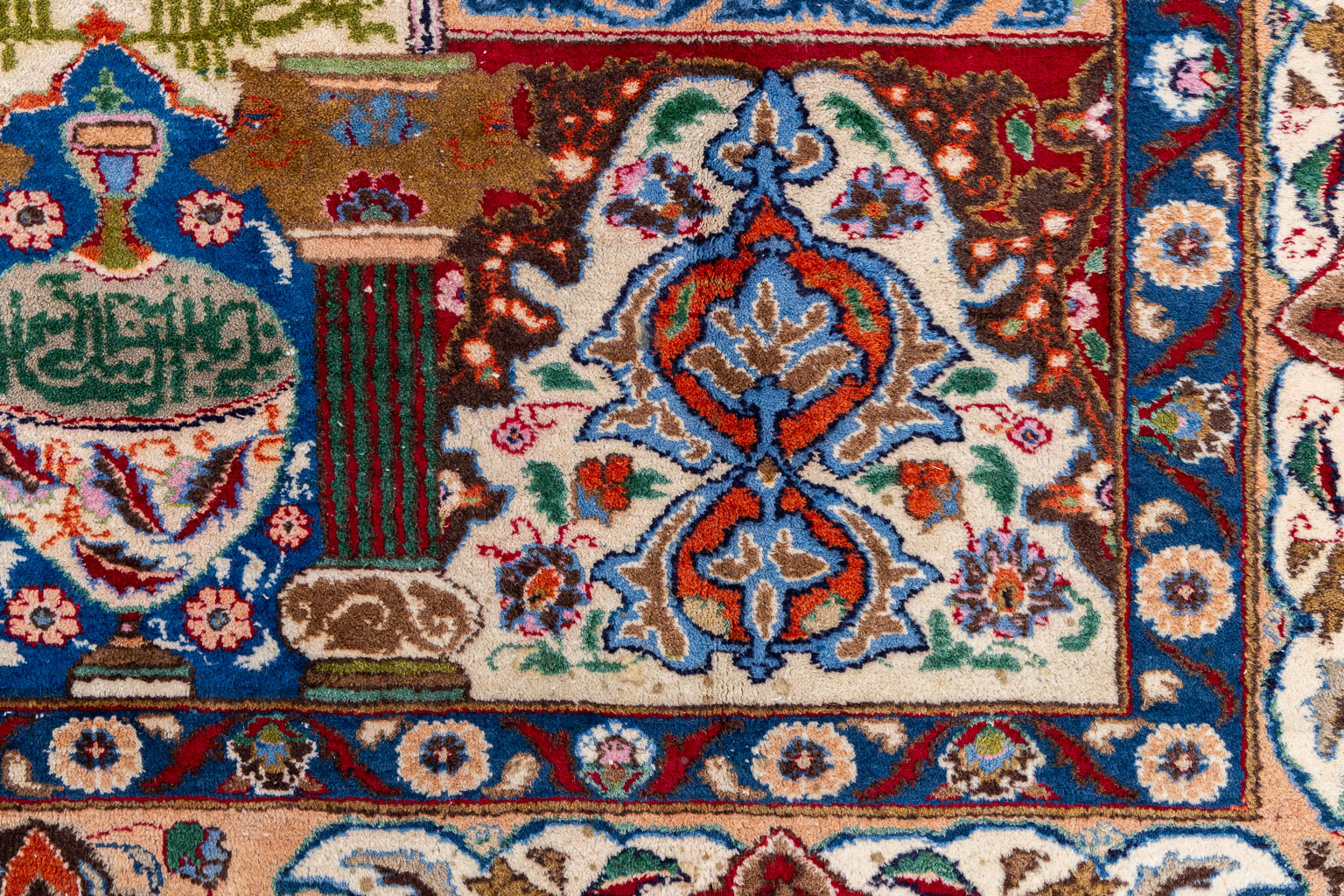 An Oriental hand-made carpet, Kashmar. (L:372 x W:305 cm)