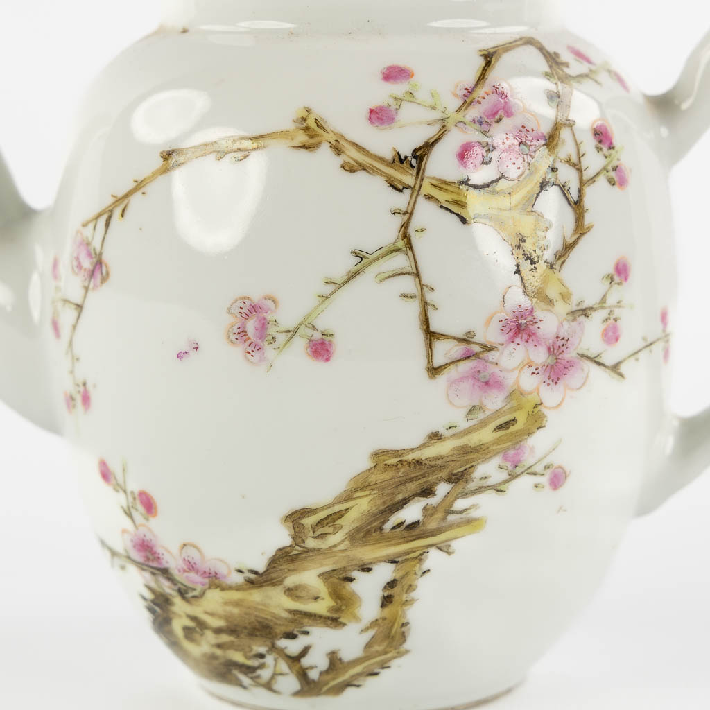 A Chinese Famille Rose teapot with a floral decor and calligraphy. 19th/20th C. (L:12 x W:21 x H:16 cm)