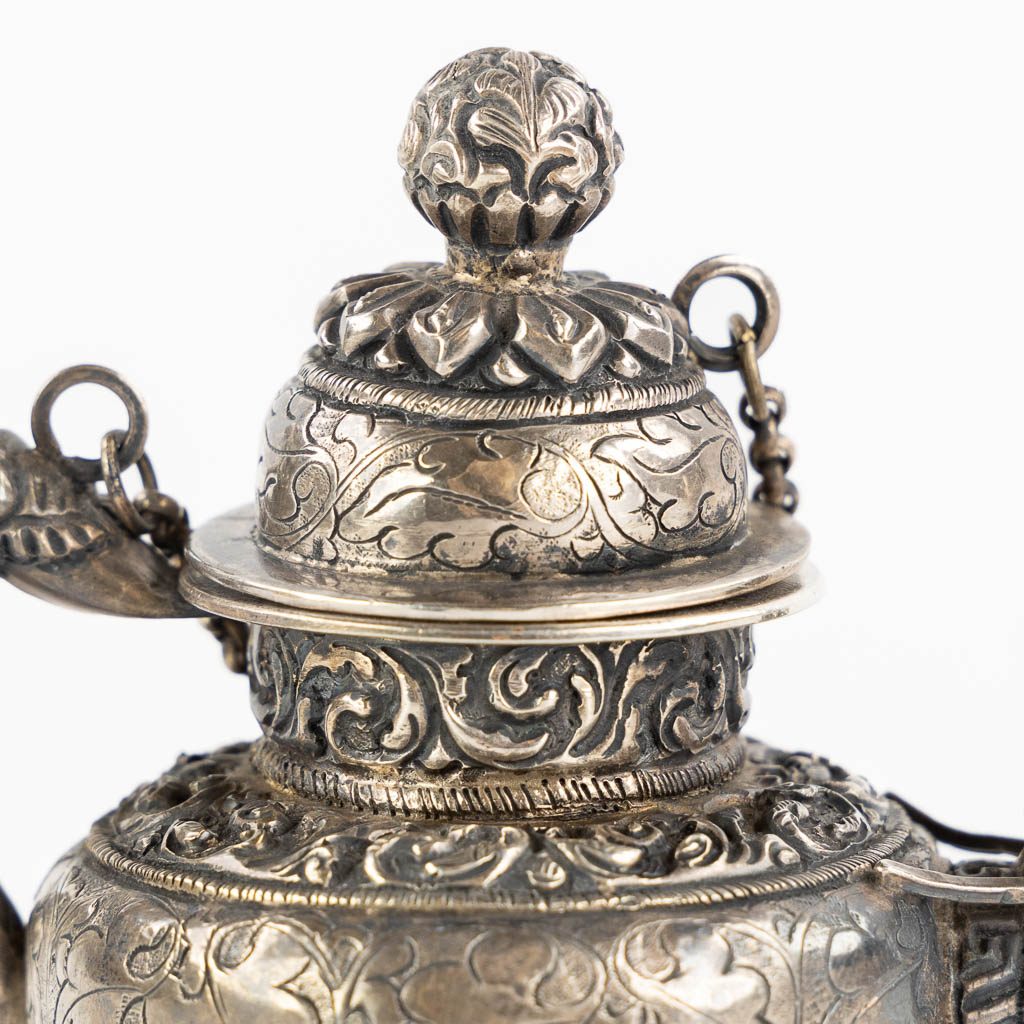 A small silver and Ceremonial teapot, Probably Tibet. (L:7 x W:12 x H:11,5 cm)