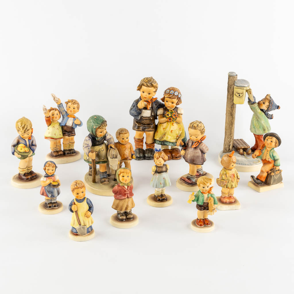 Hummel, 14 figurines. (H:18,5 cm)