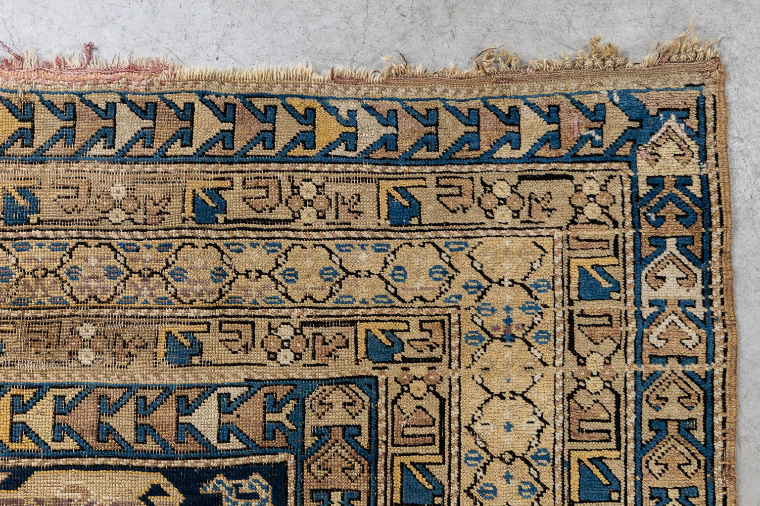 An Oriental hand-made carpet, Caucasian. (W:160 x H:318 cm)