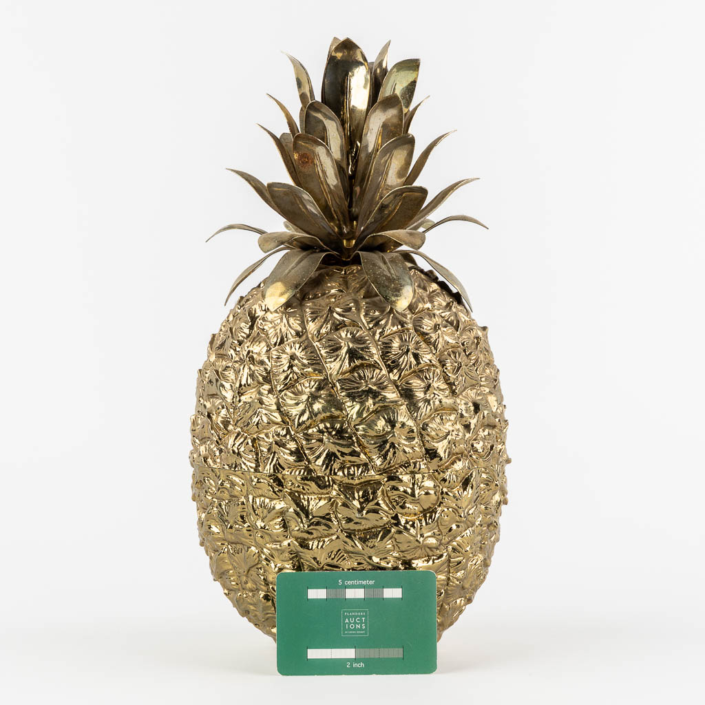 Een mid-century ijsemmer in de vorm van een ananas. (H:34 x D:16 cm)