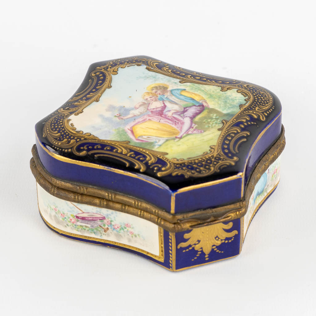 Sèvres, a polychrome porcelain jewellery box, hand-painted decor. 19th C. (L:10 x W:10 x H:5 cm)