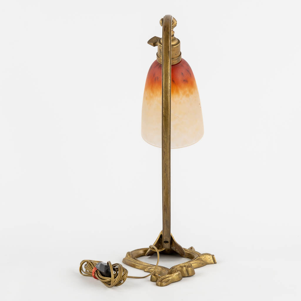 Schneider, an Art Nouveau period table lamp. (L:15 x W:25 x H:37 cm)