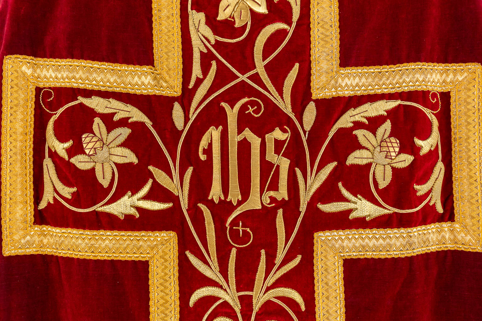 Three Roman Chasubles, Two stola, two pillows and a Humeral Veil. Thick gold thread embroideries.