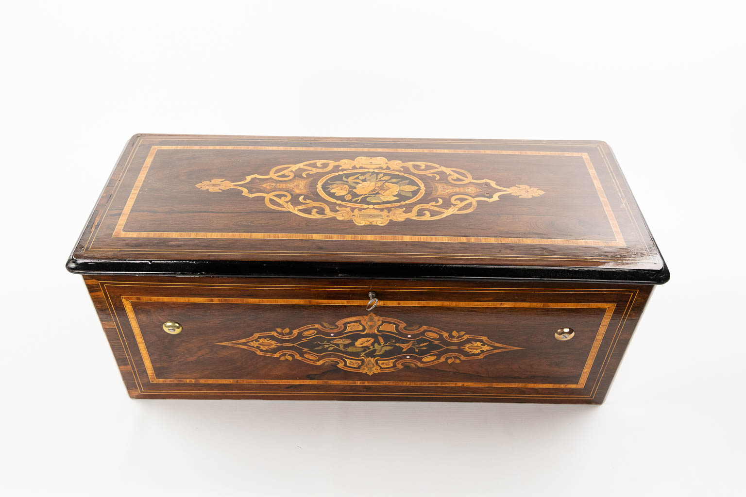 A large music box with an internal organ, in a marquetry inlay box. (L:30 x W:71 x H:27 cm)