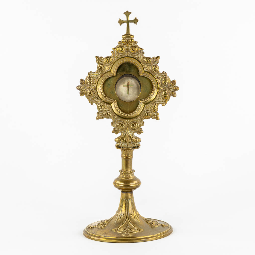 A reliquary monstrance with a relic of The True Cross, 'De Ligno Cruxis, DNJC'. Jesus Christ.