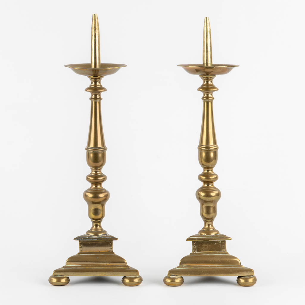 A pair of Renaissance candlesticks, bronze. Late 16th C. (L:15 x W:14 x H:41 cm)