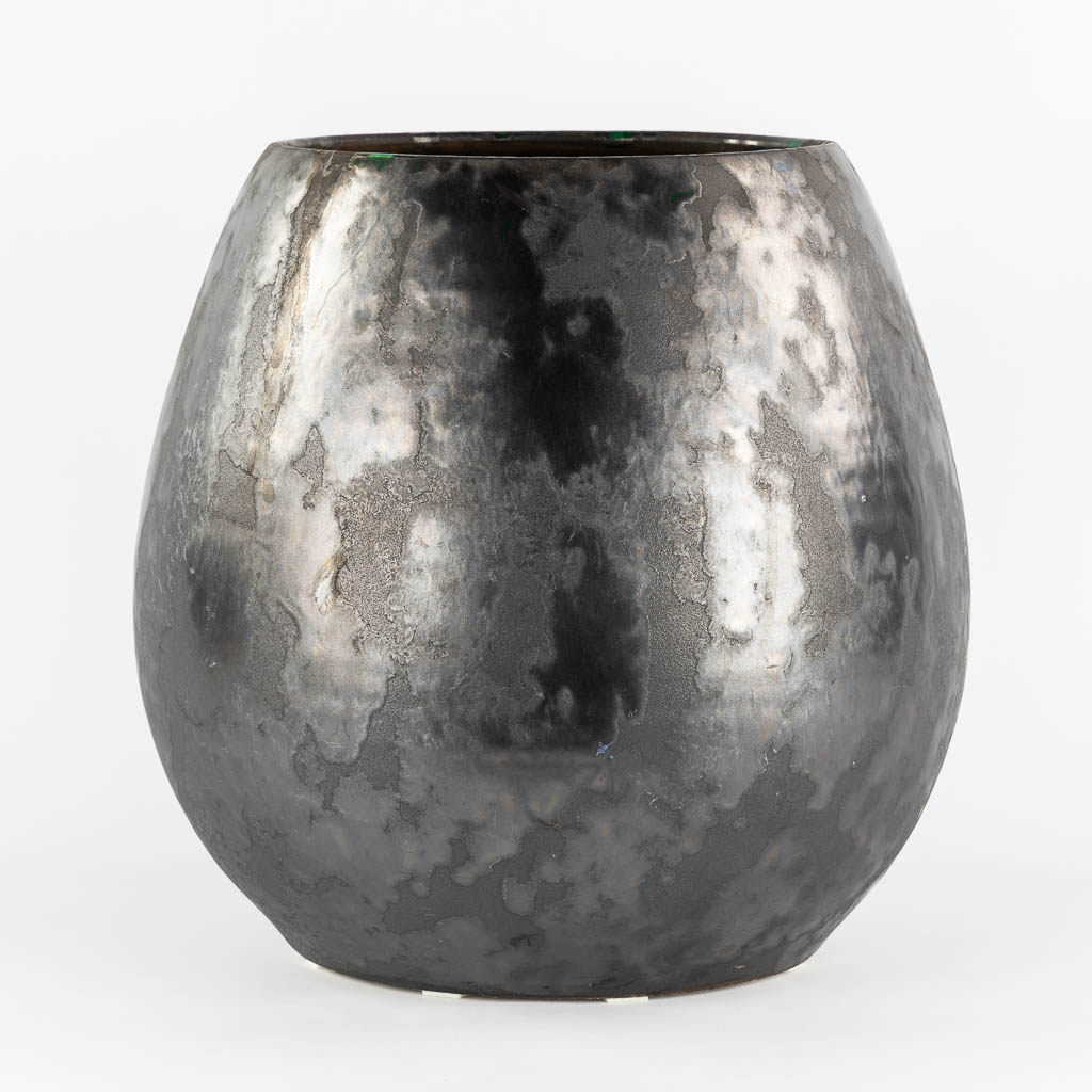 Gilbert Monteyne, a hand-turned vase. Glazed ceramics. Circa 1960. (H:42 x D:40 cm)