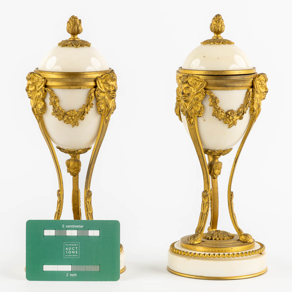 A pair of Cassolettes with a Candelabra, gilt bronze on Carrara marble. 19th C. (H:24 x D:9,5 cm)