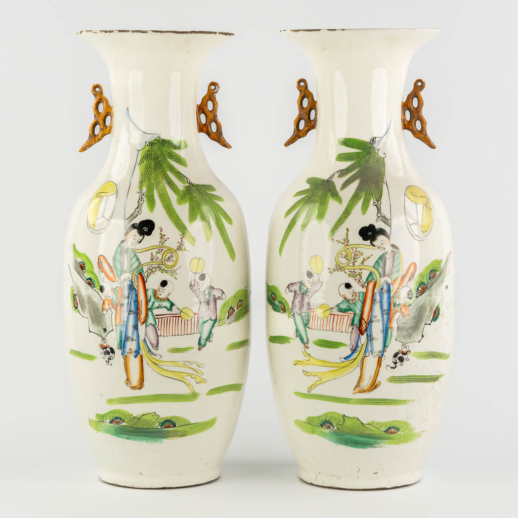 Two pairs of Chinese Famille Rose vases, 20th C. (H:58 x D:23 cm)