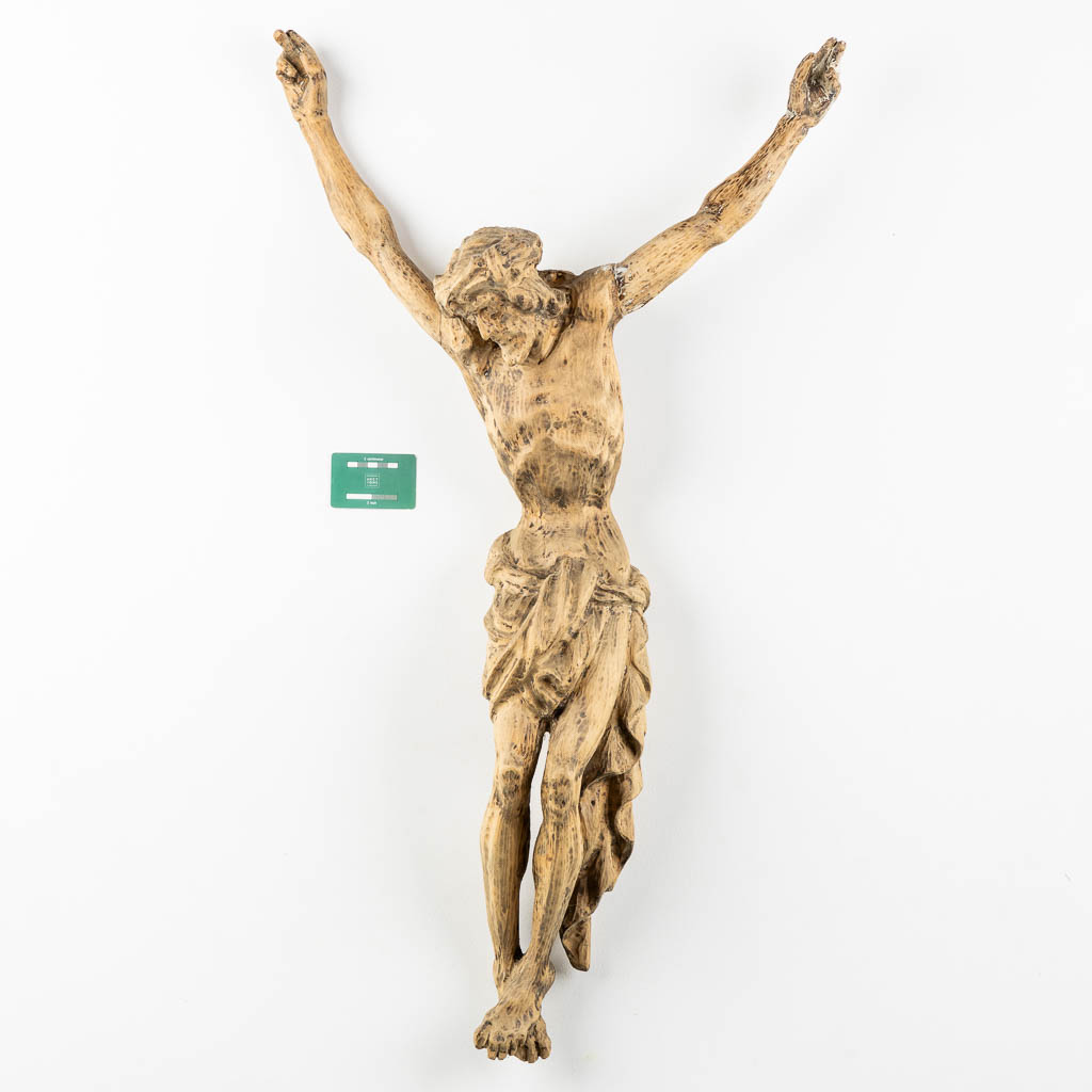 Een Houtgesculpteerde Corpus Christi. (W:56 x H:102 cm)