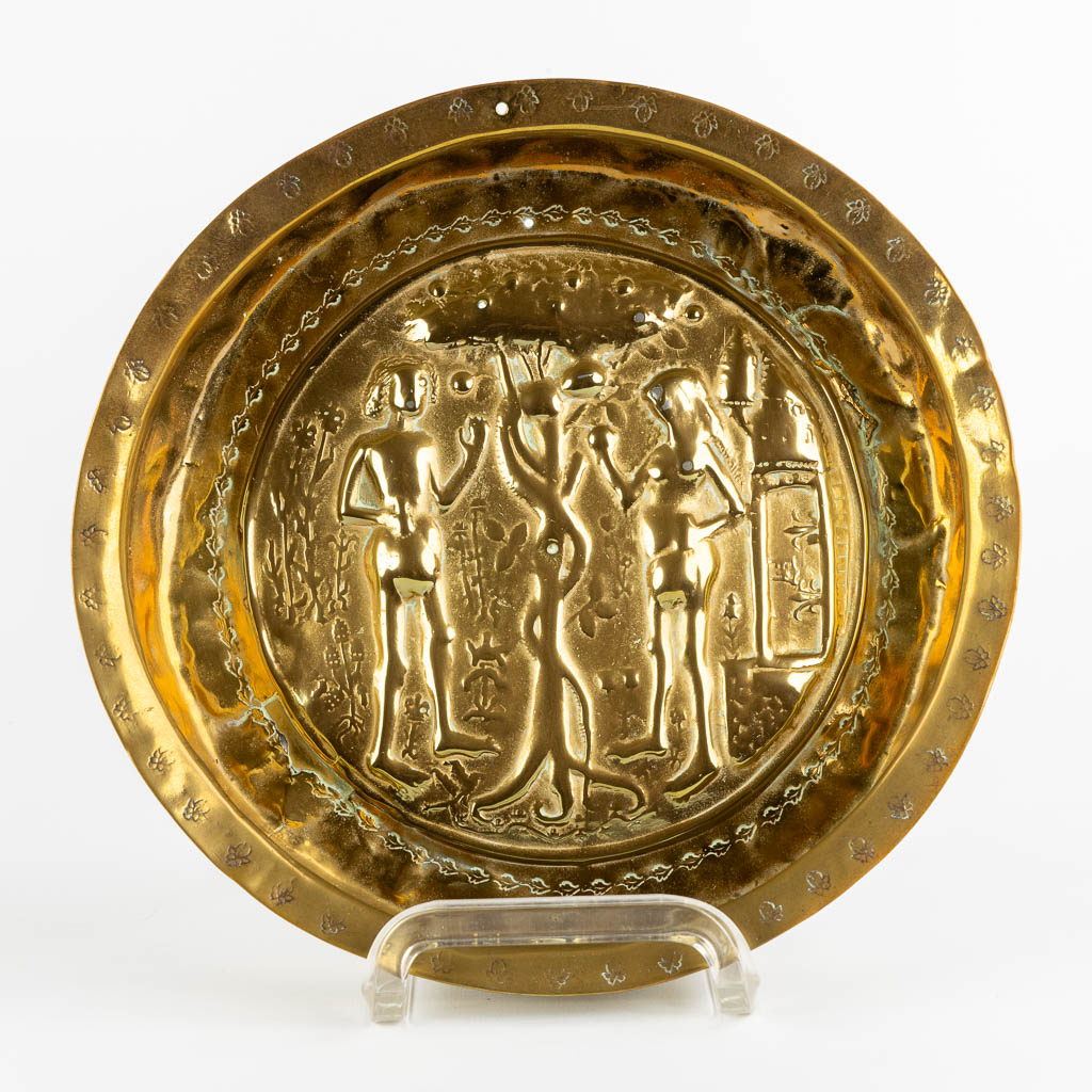 An antique Baptismal bowl, brass depicting 'Adam and Eve', 16th C. (H:5 x D:25 cm)