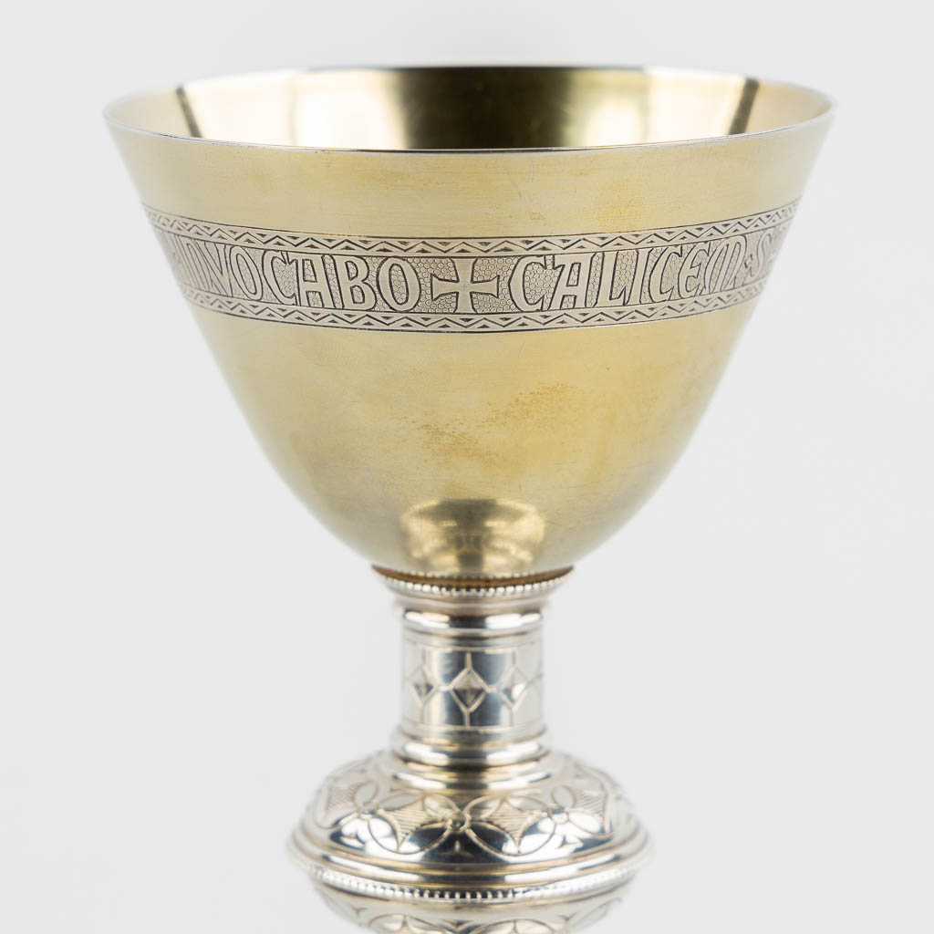 De Reuck, Ghent, a gold and silver-plated chalice, in the original chest. Consacrated March 9th, 1931. (H:21 x D:14 cm)