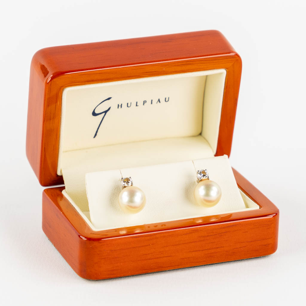 A pair of earrings, 18kt white gold with a brillant and a Myanmar South Sea pearls. 