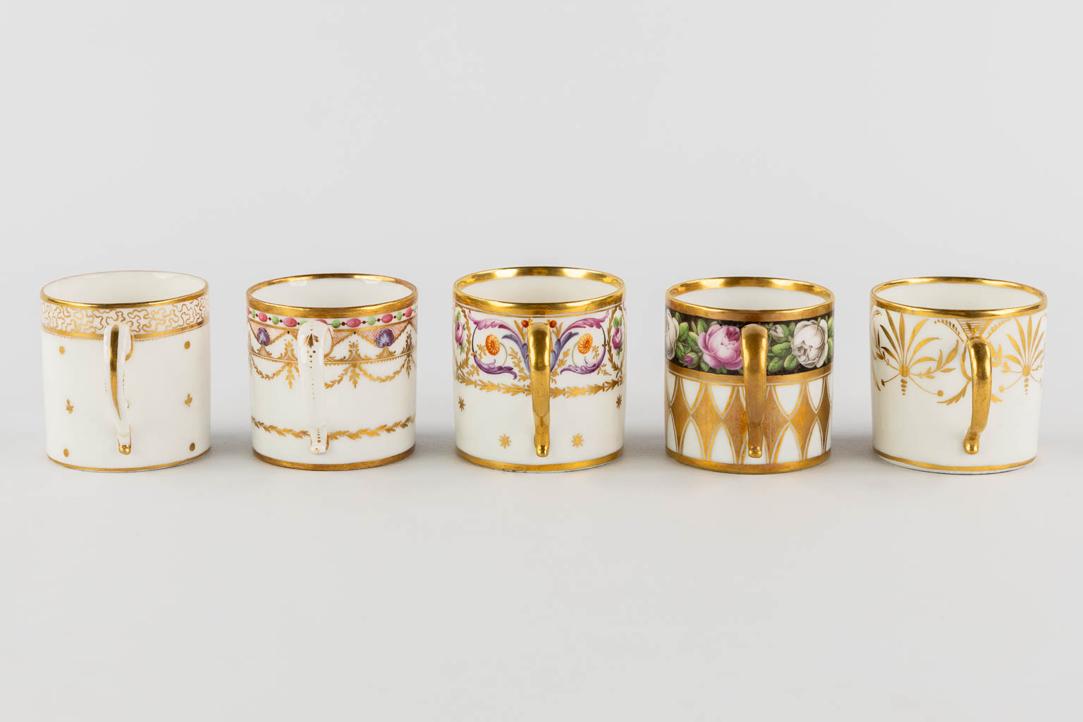 Various pieces of Vieux Bruxelles and Vieux Paris porcelain, mostly with gilt. 18th and 19th C. (H:18,5 cm)