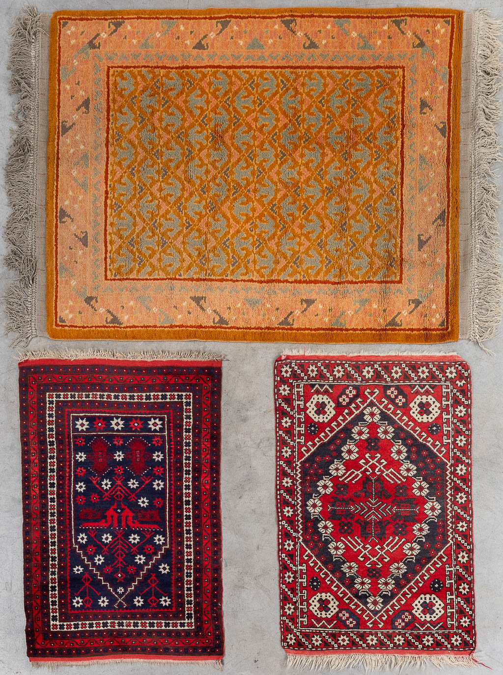 Een collectie van 3 Oosterse, handgeknoopte tapijten. Turkije. (L: 185 x W: 140 cm)