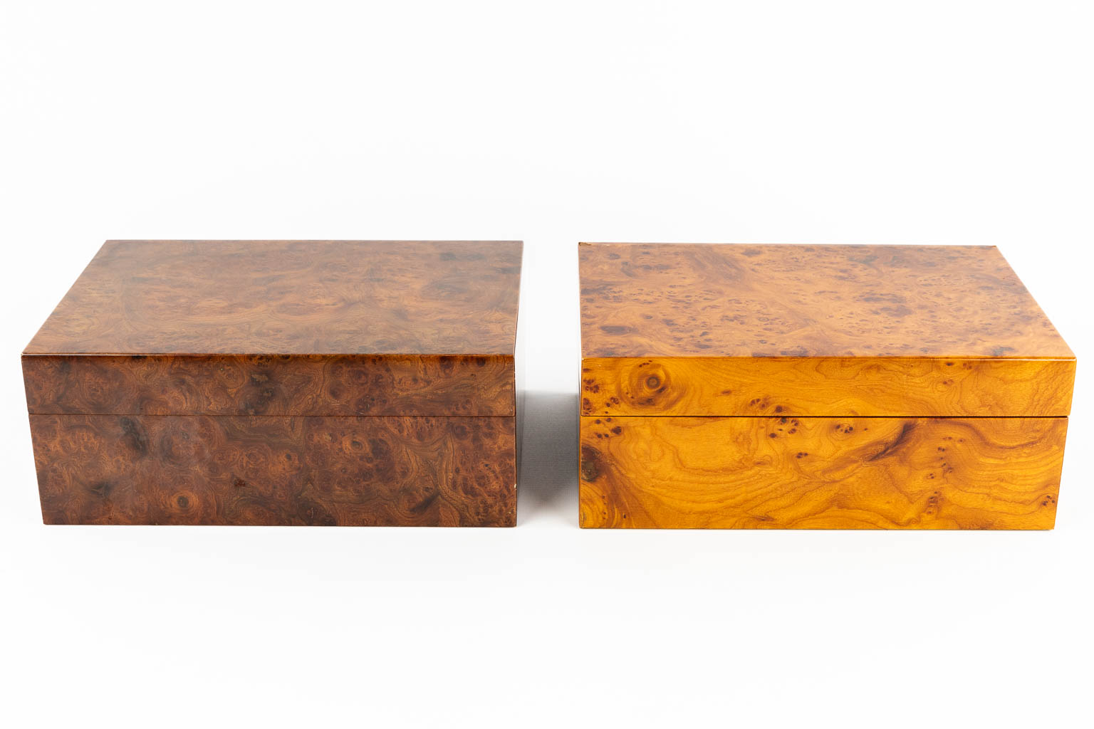 A set of 2 vintage Cigar Humidor's, Burlwood. 