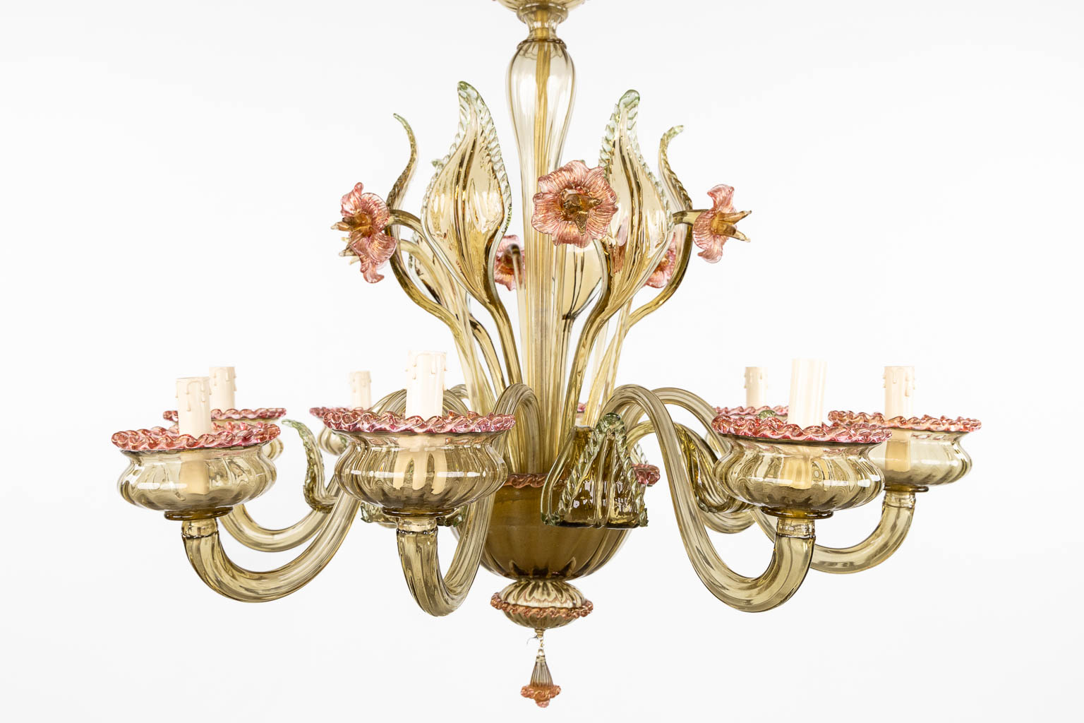 A Venetian chandelier with 8 points of light, Murano, Italy, 20th C. (H:104 x D:82 cm)