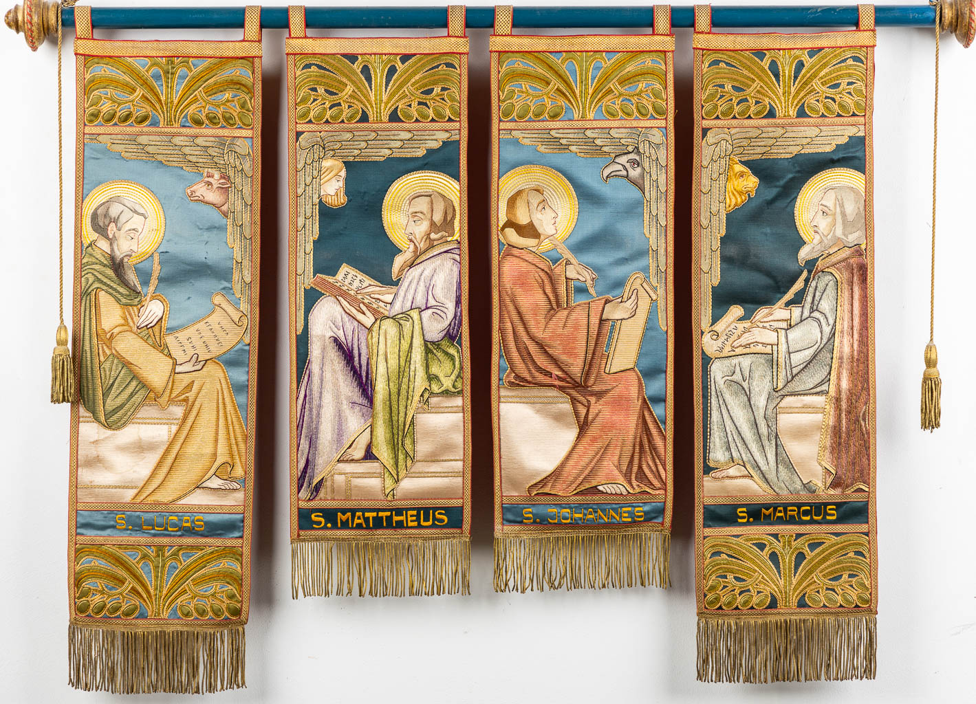 A banner with the Four Evangelists, gold and silver thread embroideries. 20th C. (W:113 x H:80 cm)