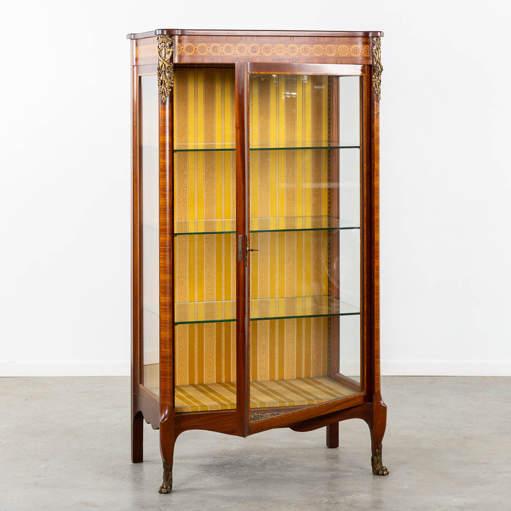 A quality display cabinet, Louis XVI style, circa 1920. (L:50 x W:85 x H:160 cm)