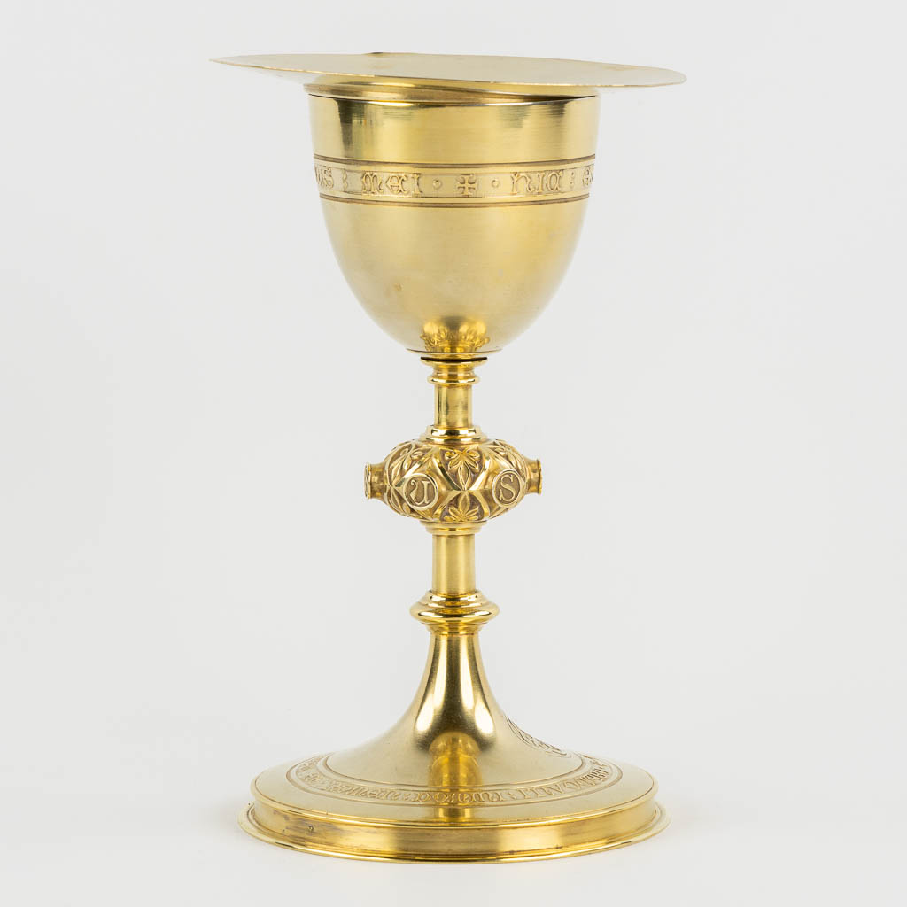 A vermeil chalice, Late Gothic Revival, Consecrated in Paris, 1935. 596g. (H:21,5 x D:13 cm)