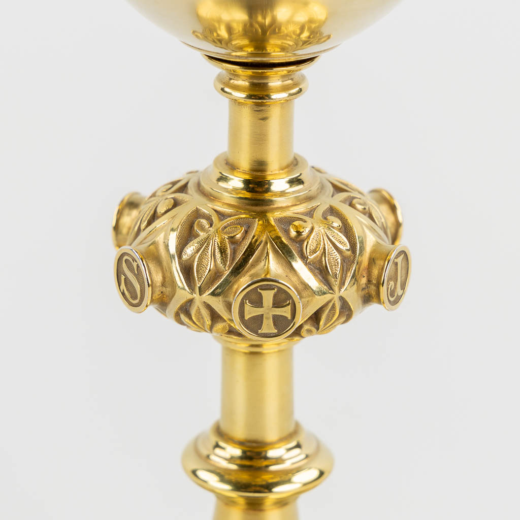 A vermeil chalice, Late Gothic Revival, Consecrated in Paris, 1935. 596g. (H:21,5 x D:13 cm)