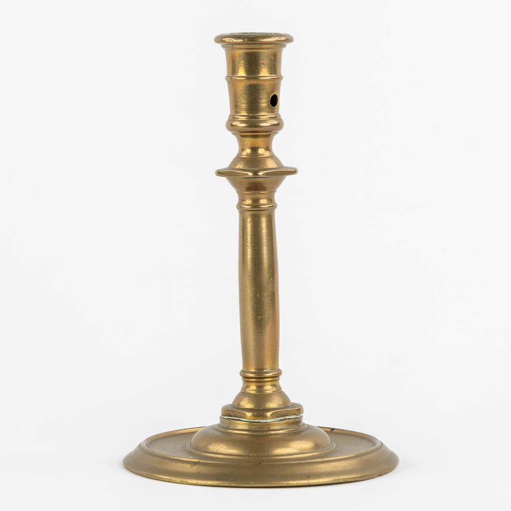 A French 'Henry 2' candlestick, 16th C. (H:19,5 x D:12,5 cm)