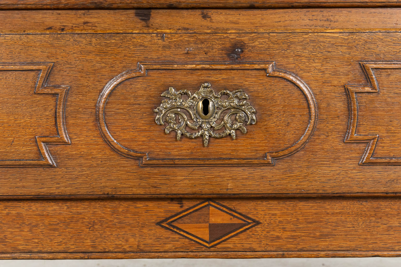 A three-drawer commode, Louis XVI. 18th C. (L:55 x W:132 x H:99 cm)