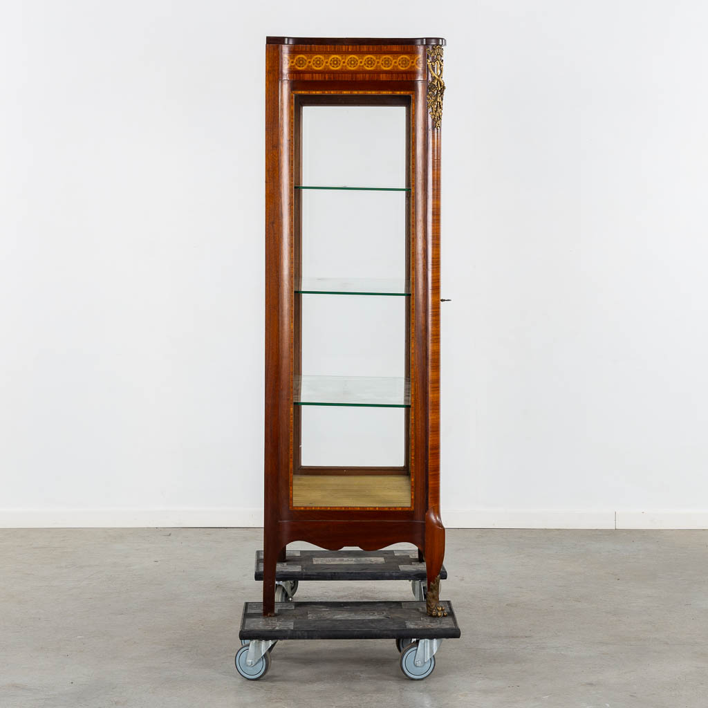 A quality display cabinet, Louis XVI style, circa 1920. (L:50 x W:85 x H:160 cm)