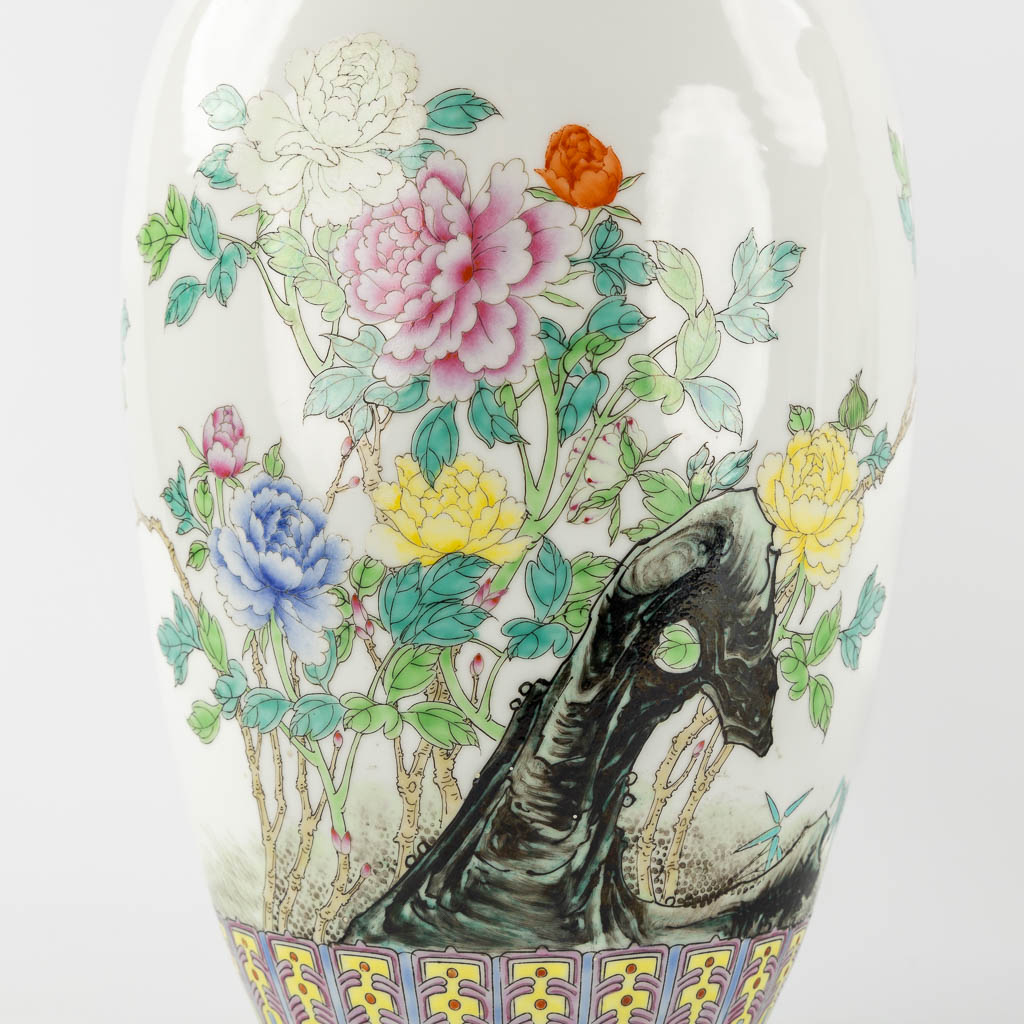 Two Chinese vases with a double peacock and floral decor. (H:45 x D:19 cm)