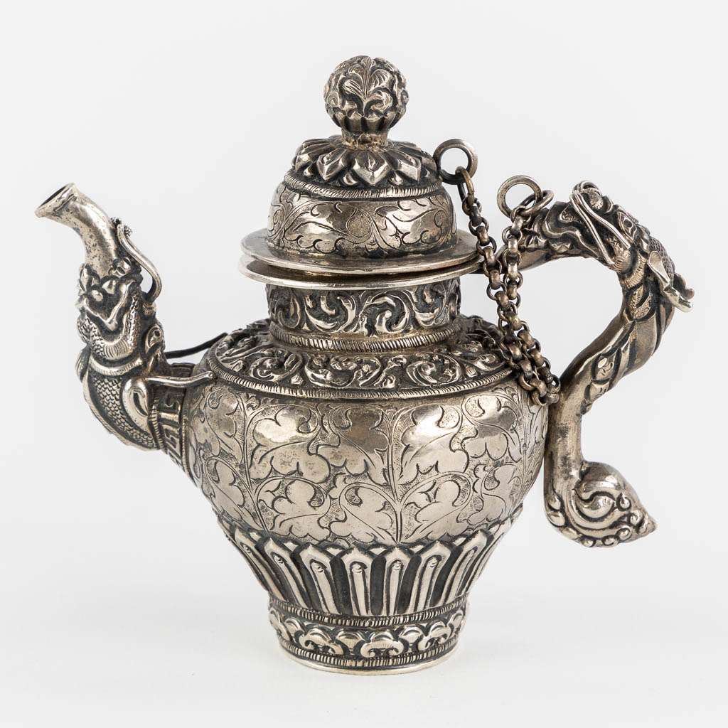 A small silver and Ceremonial teapot, Probably Tibet. (L:7 x W:12 x H:11,5 cm)